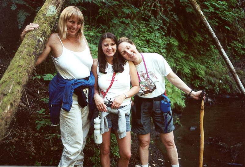 Ginni Stacie and Carol.jpg 105.2K