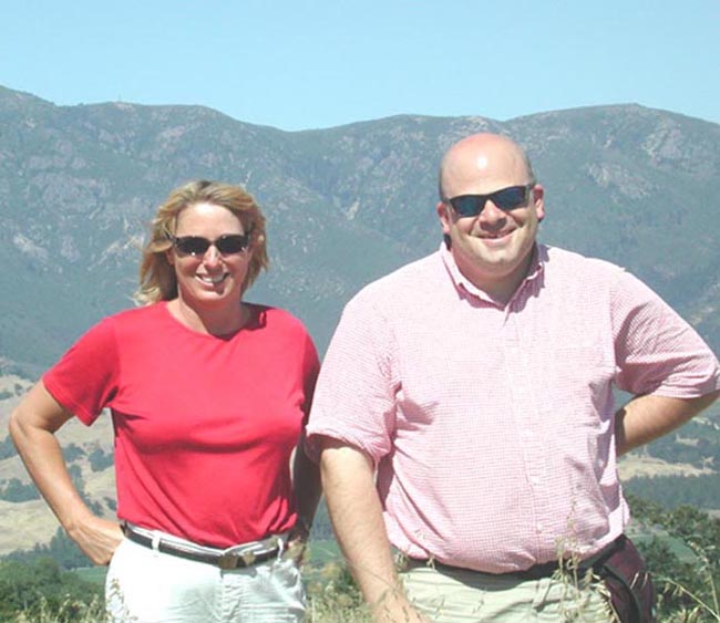 Bryan and Ginni on Pierre's Hill 2.jpg 60.6K